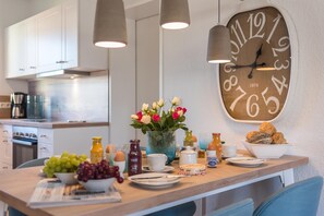 Unclassified image, 5 of 16, button