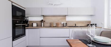 Refrigerador, microondas, parrilla de estufa y lavavajillas