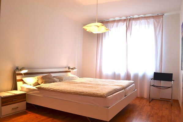 2 bedrooms, iron/ironing board, travel cot, free WiFi