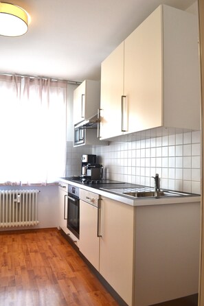 Fridge, oven, stovetop, dishwasher - Charming & central living in Weiden - Ciao (Weiden i.d.OPf.)