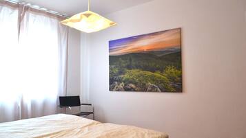 2 makuuhuonetta, silitysrauta/-lauta, vauvan matkasänky, ilmainen Wi-Fi