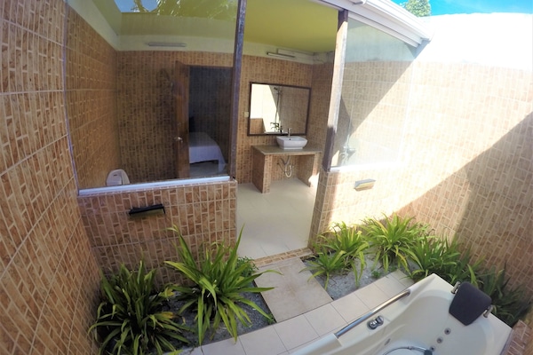Superior Room | Bathroom | Hair dryer, towels