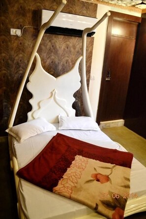 Standard Room | Individually decorated, individually furnished, desk, soundproofing