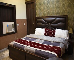 Chambre Double Deluxe | Décoration personnalisée, ameublement personnalisé, bureau