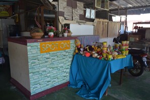 Reception - SPOT ON 89821 Batu Maung Sempoi Inn And Cafe (George Town)