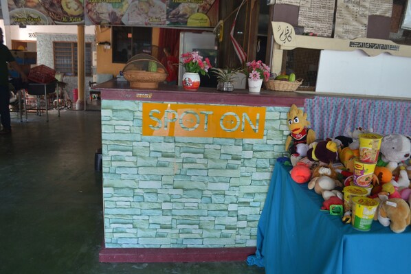 Reception - SPOT ON 89821 Batu Maung Sempoi Inn And Cafe (George Town)