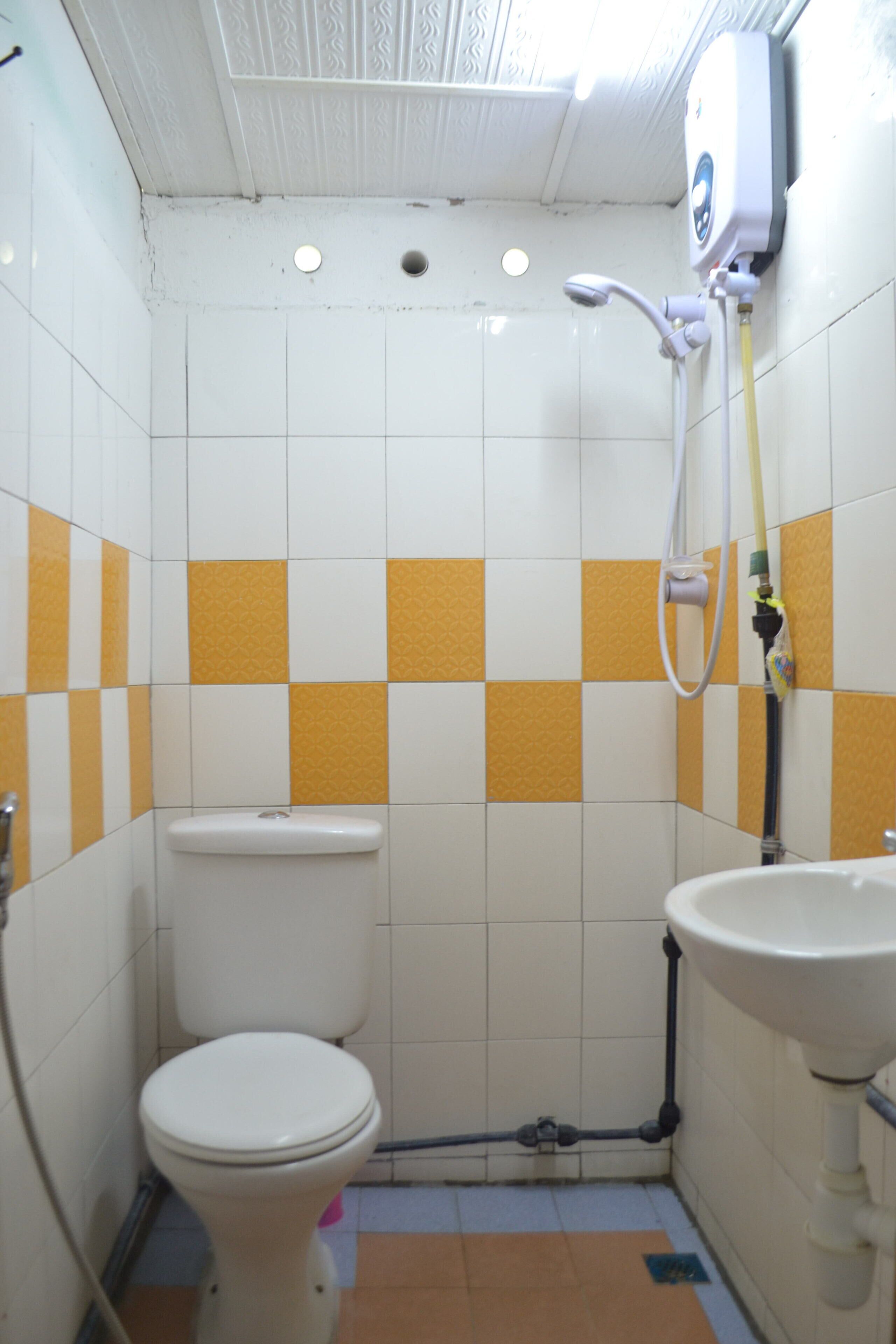 standard triple room | bathroom | shower, rainfall showerhead, free toiletries, bidet
