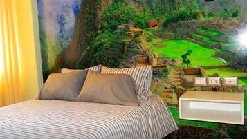 Royal Room | Minibar, laptop workspace, soundproofing, free WiFi