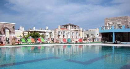 Dionysos Dorf Sonnenuntergang Resort