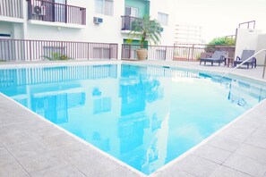2 outdoor pools