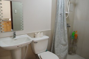 Standard Room | Bathroom