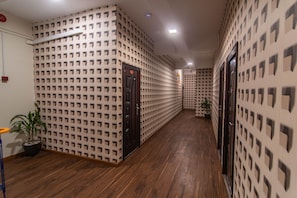 Hallway - APLUS Hostel (Mandalay)