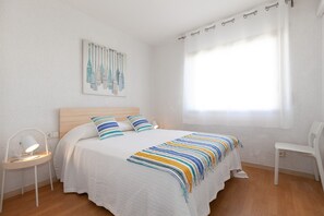 2 bedrooms, iron/ironing board, bed sheets