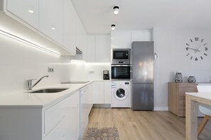 Frigorifero, microonde, forno, lavastoviglie