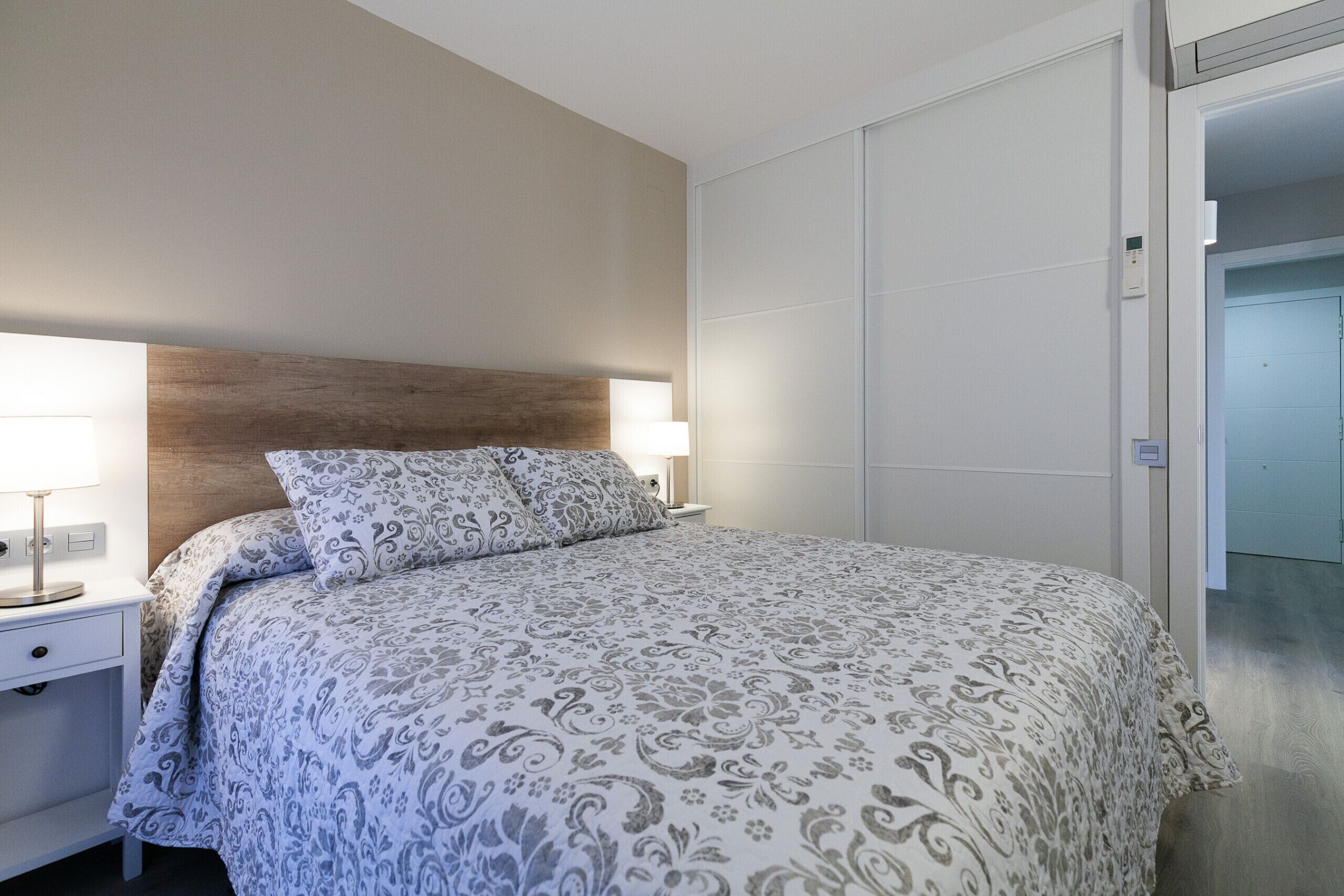 1 slaapkamer, een strijkplank/strijkijzer, gratis wifi, beddengoed