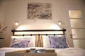 2 bedrooms, in-room safe, desk, iron/ironing board