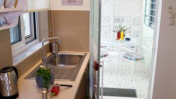 Refrigerador, horno, placa de cocina, cafetera/tetera