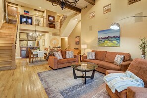 TV, fireplace, offices