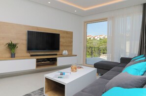 Fernseher, Kamin, Videospiele, Stereoanlage