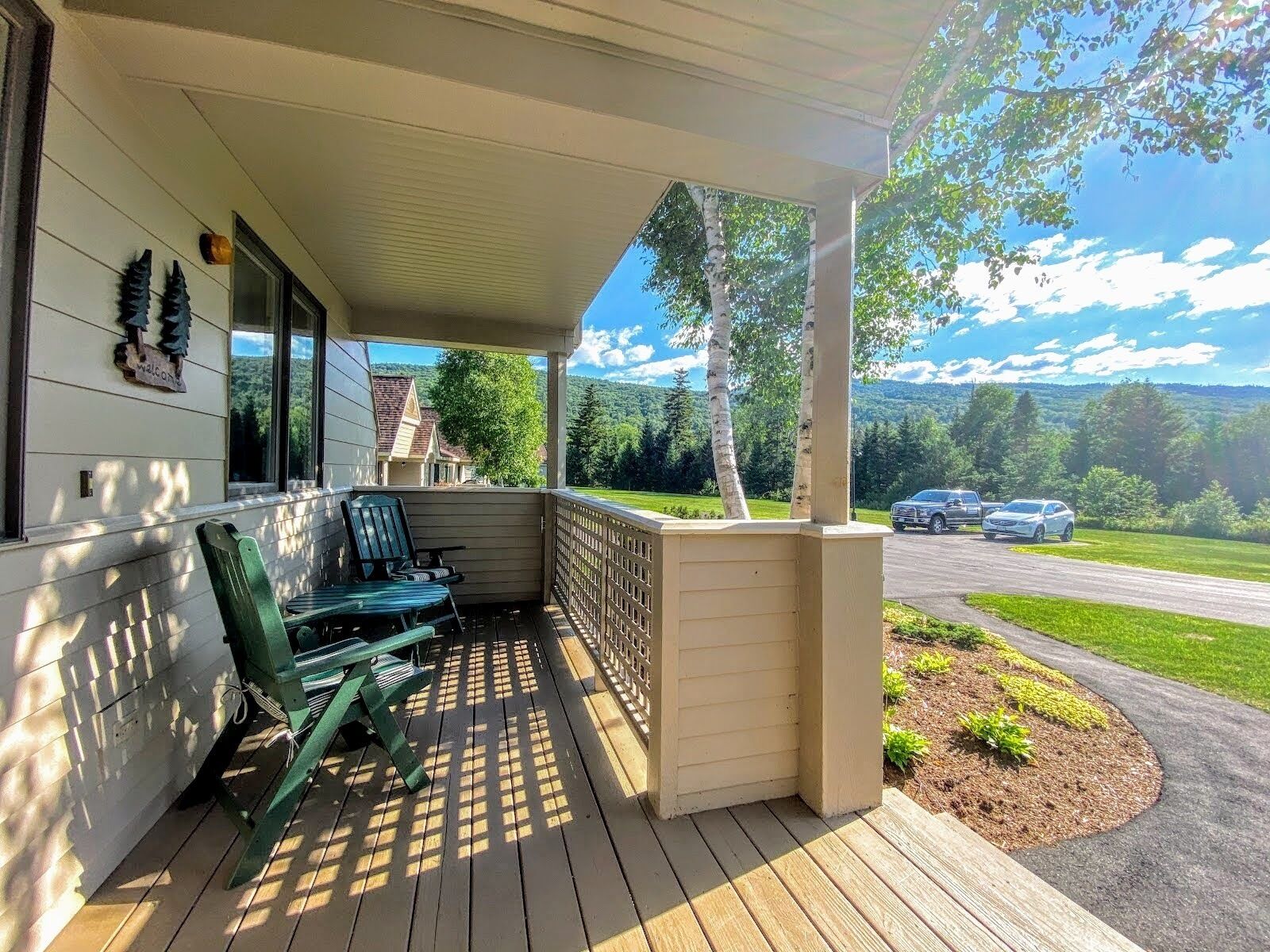 F49 Wow! Stunning single level home next to golf course and Mt Washington Hotel, AC, Skiing