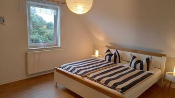 3 Schlafzimmer, Reisekinderbett, WLAN, Bettwäsche