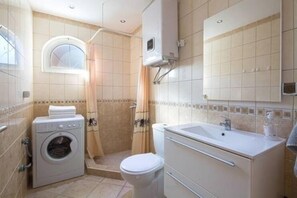 Standard Apartment, 2 Bedrooms | Bathroom