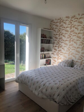 3 bedrooms, iron/ironing board, free WiFi, bed sheets