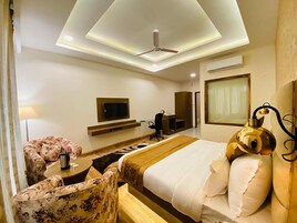 Quarto premium | Roupas de cama premium, frigobar, individualmente decorados