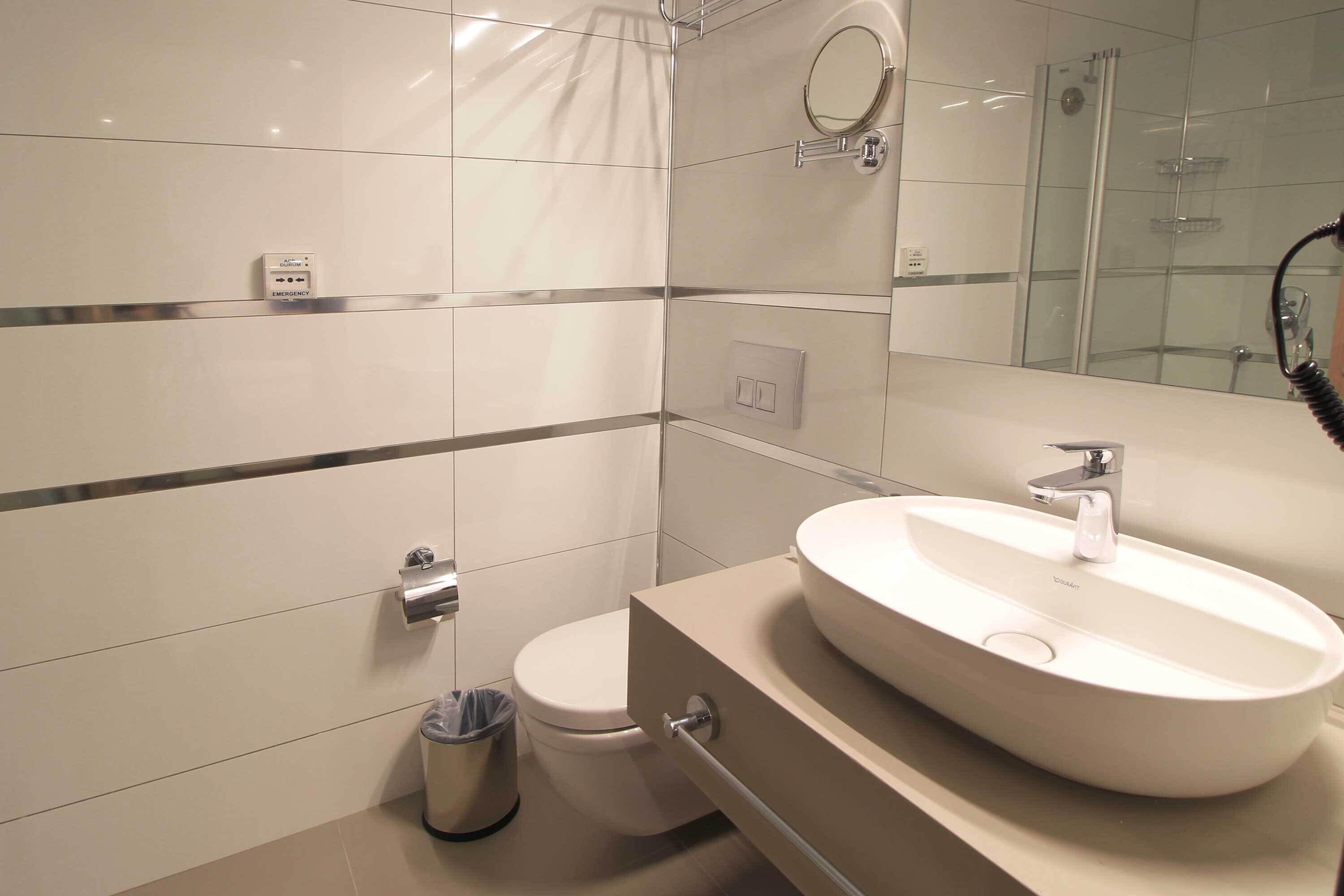 shower, rainfall showerhead, free toiletries, hair dryer