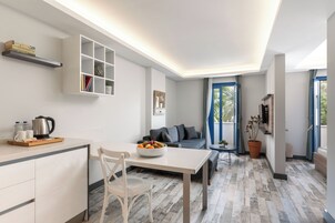 Ropa de cama de alta calidad y minibar 