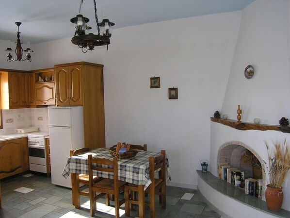 Wasserkocher mit Kaffee-/Teezubehör, Kochgeschirr/Geschirr/Besteck