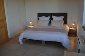 2 Schlafzimmer, schallisolierte Zimmer, Bügeleisen/Bügelbrett, WLAN
