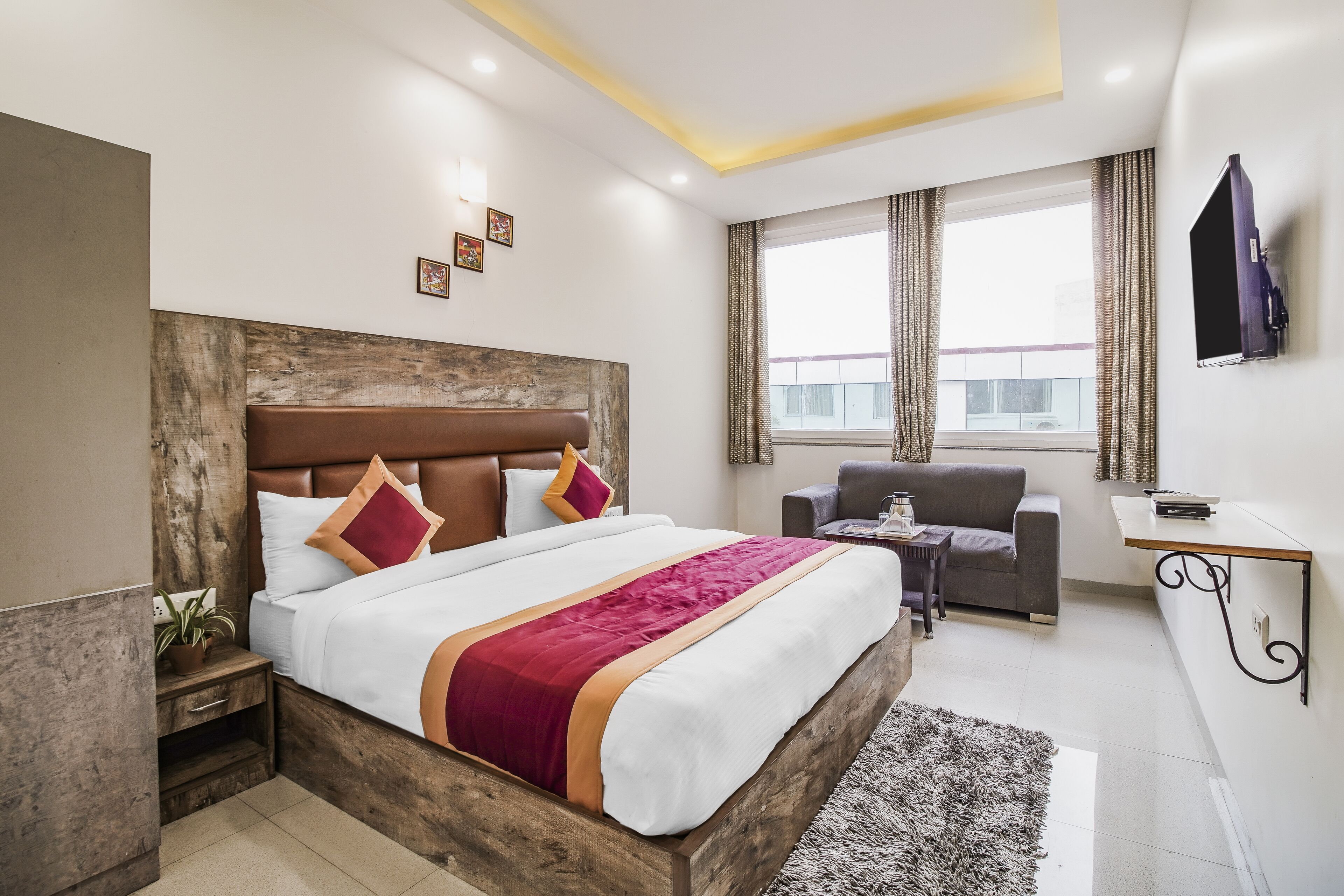 3 bedrooms, desk, iron/ironing board, free WiFi