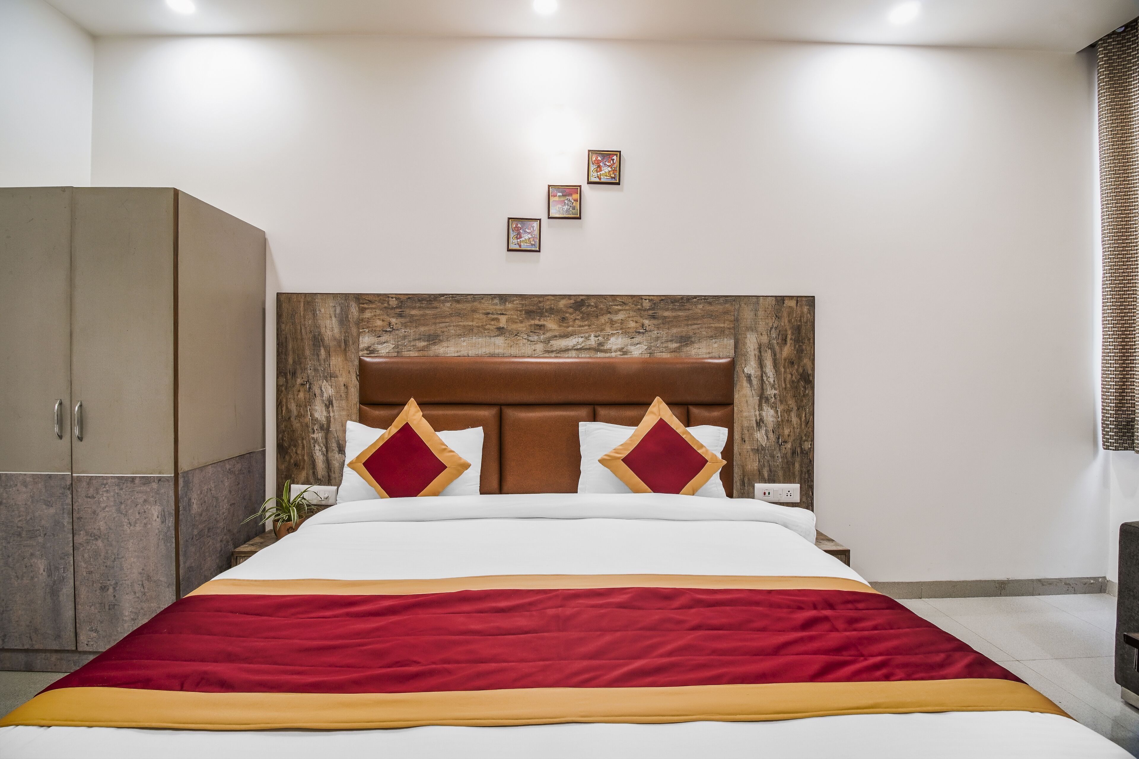 3 bedrooms, desk, iron/ironing board, free WiFi