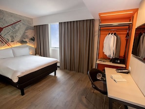 Standard Room, 1 Queen Bed