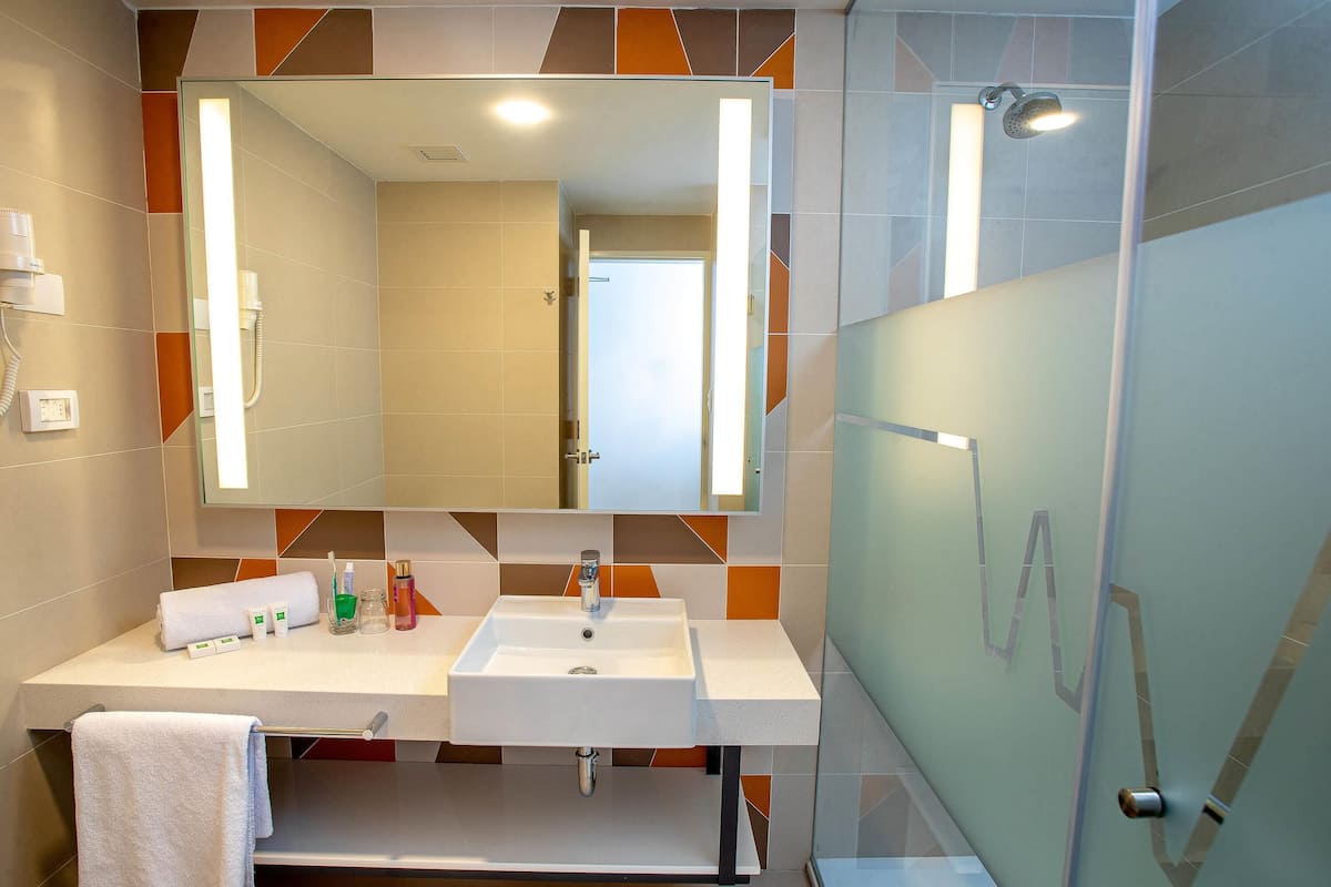 Superior kamer, 1 eenpersoonsbed (Plug and Play) | Een kluis op de kamer, individueel gedecoreerd, individueel gemeubileerd