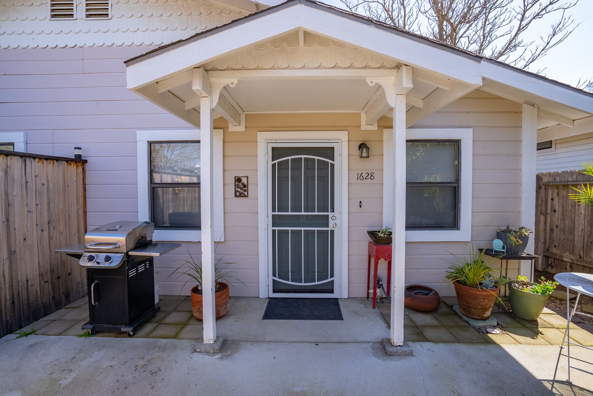 Downtown Charmer-Charming 2 Bed/1 Bath Cottage in Downtown Paso Robles!