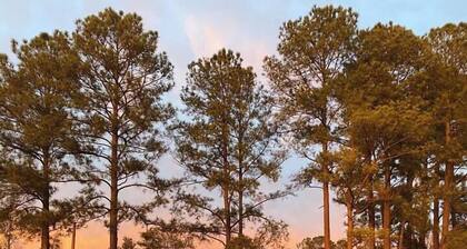 6000 SF Lakehouse with Hot Tub Games Dock and Ramp