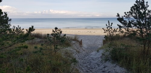 Sonnendurchflutete Wohnung mit direktem Strandzugang und SPA (Pool, Sauna)