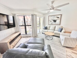 Una televisión, un reproductor de DVD