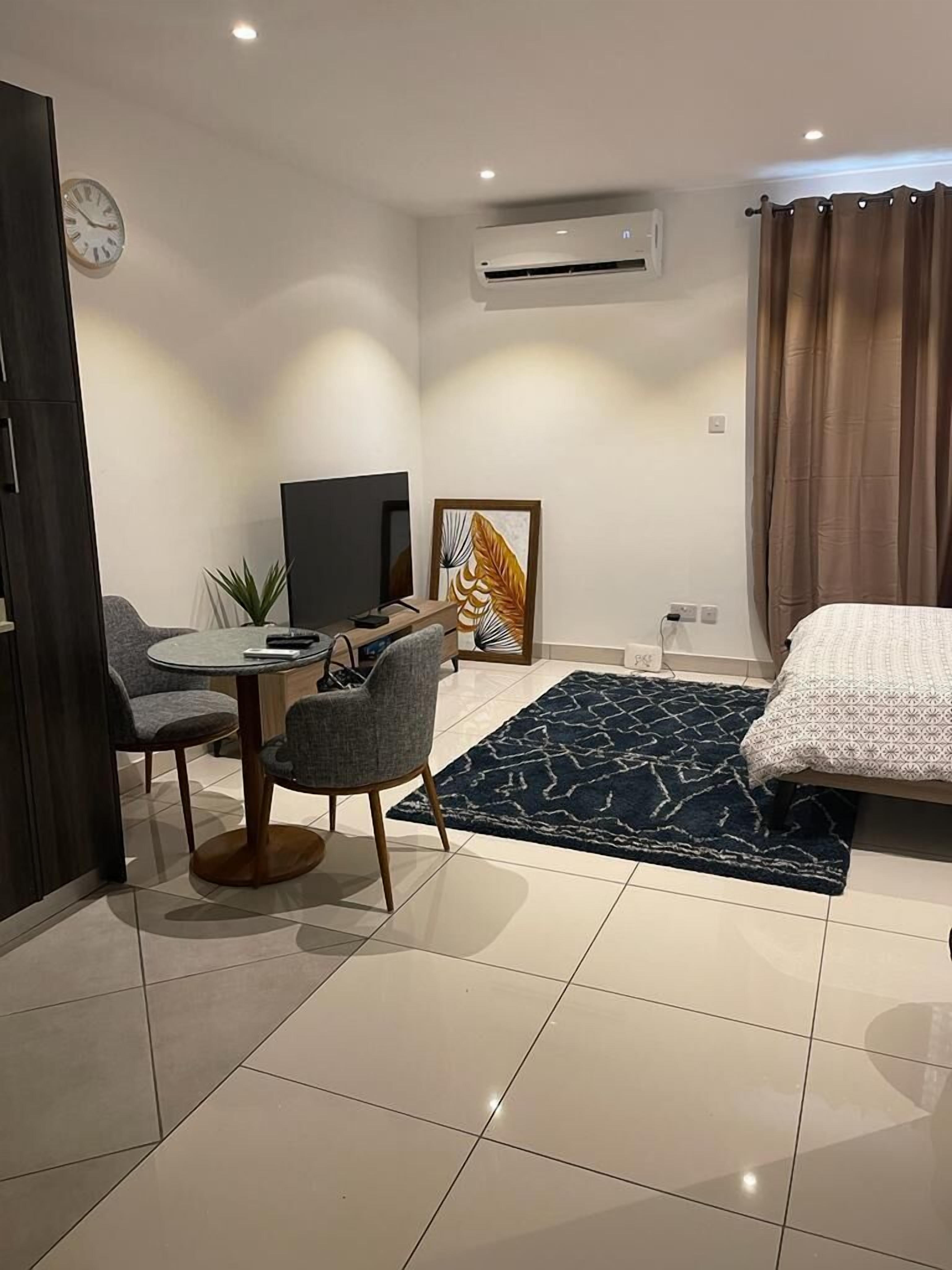 Economy Room | Desk, free WiFi