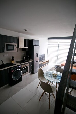 Fridge, microwave, oven, stovetop - HAVEN CITY at Embassy Gardens (Accra)
