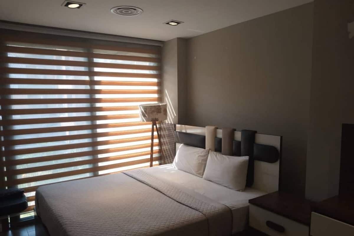 2 bedrooms, individually decorated, individually furnished