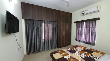 2 bedrooms, WiFi, bed sheets