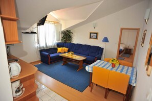 Apartment (One Bedroom Apartment) | Living room | Flat-screen TV - Villa Anni (Sutivan)