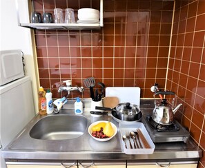 Fridge, microwave, stovetop, electric kettle