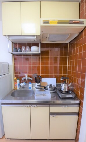 Fridge, microwave, stovetop, electric kettle