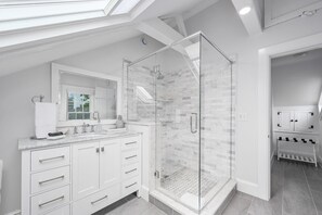 Shower, hair dryer, toilet paper