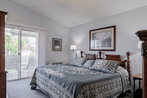 2 bedrooms, iron/ironing board, free WiFi, bed sheets - Waterfront - Pet Friendly Home - ON The Lake - Short Term & Multi-month options (Mesa)