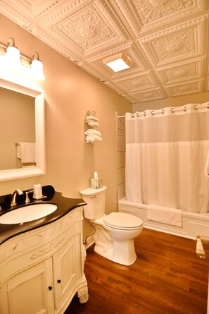 Bathroom - Avon Inn (Avon)